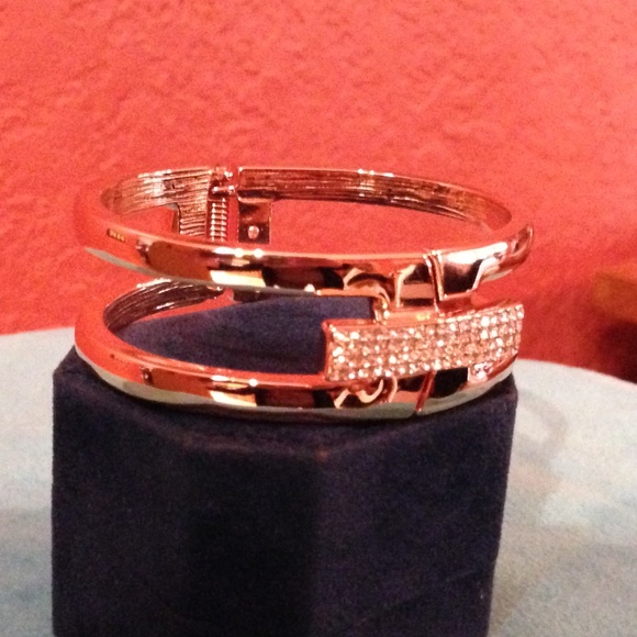 VINCE CAMUTO - Crystal Cuff Bracelet - NWOT - Picture 1 of 4